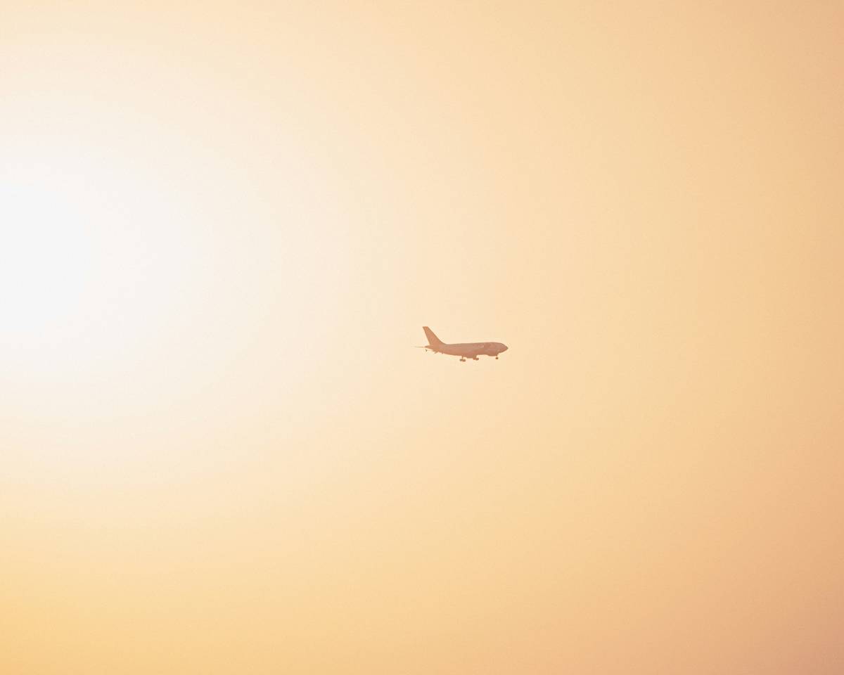 Comparison chart showing smart packing strategies for insured vs non-insured travelers.